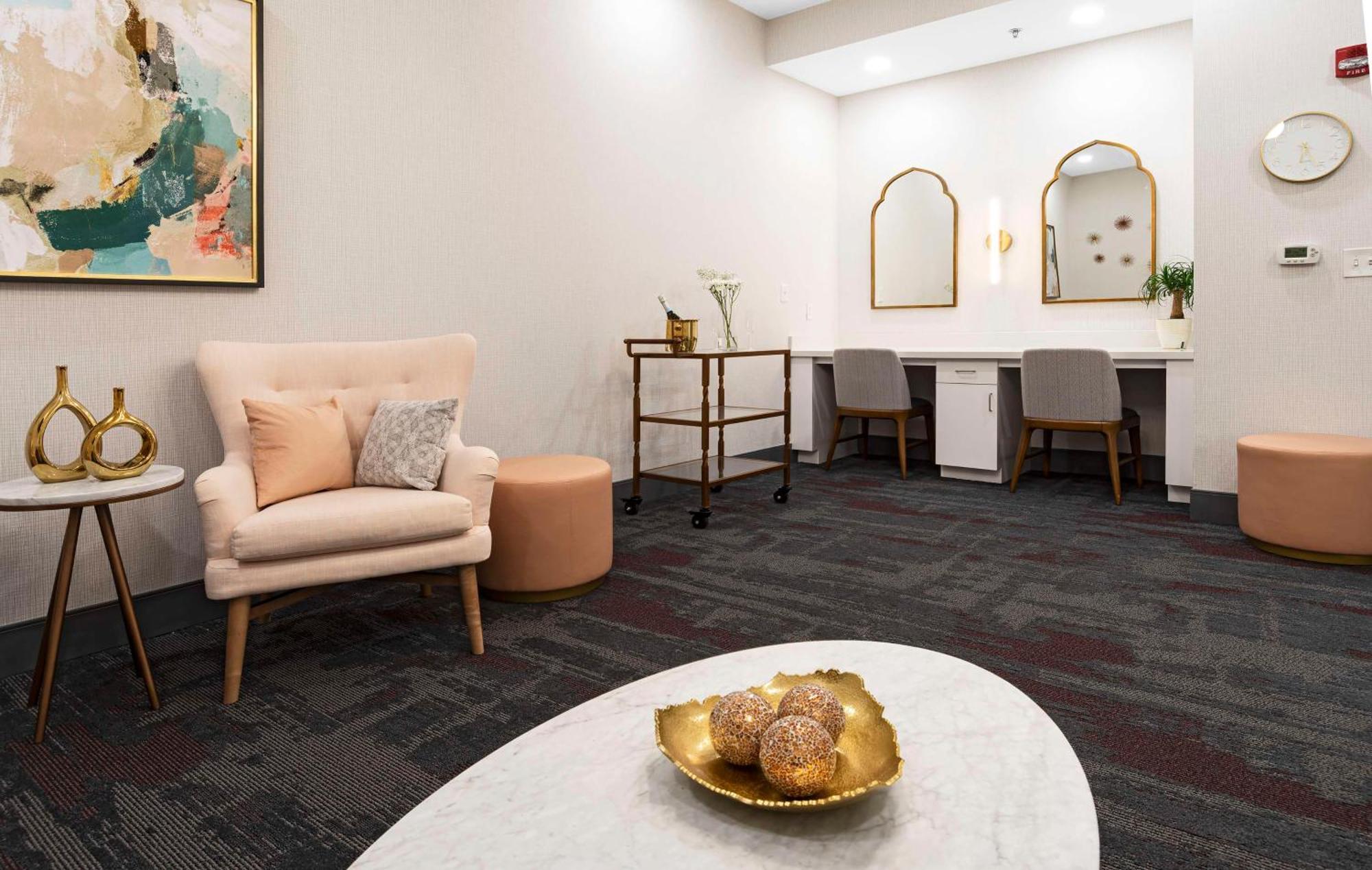 Hampton & - Downtown 3*