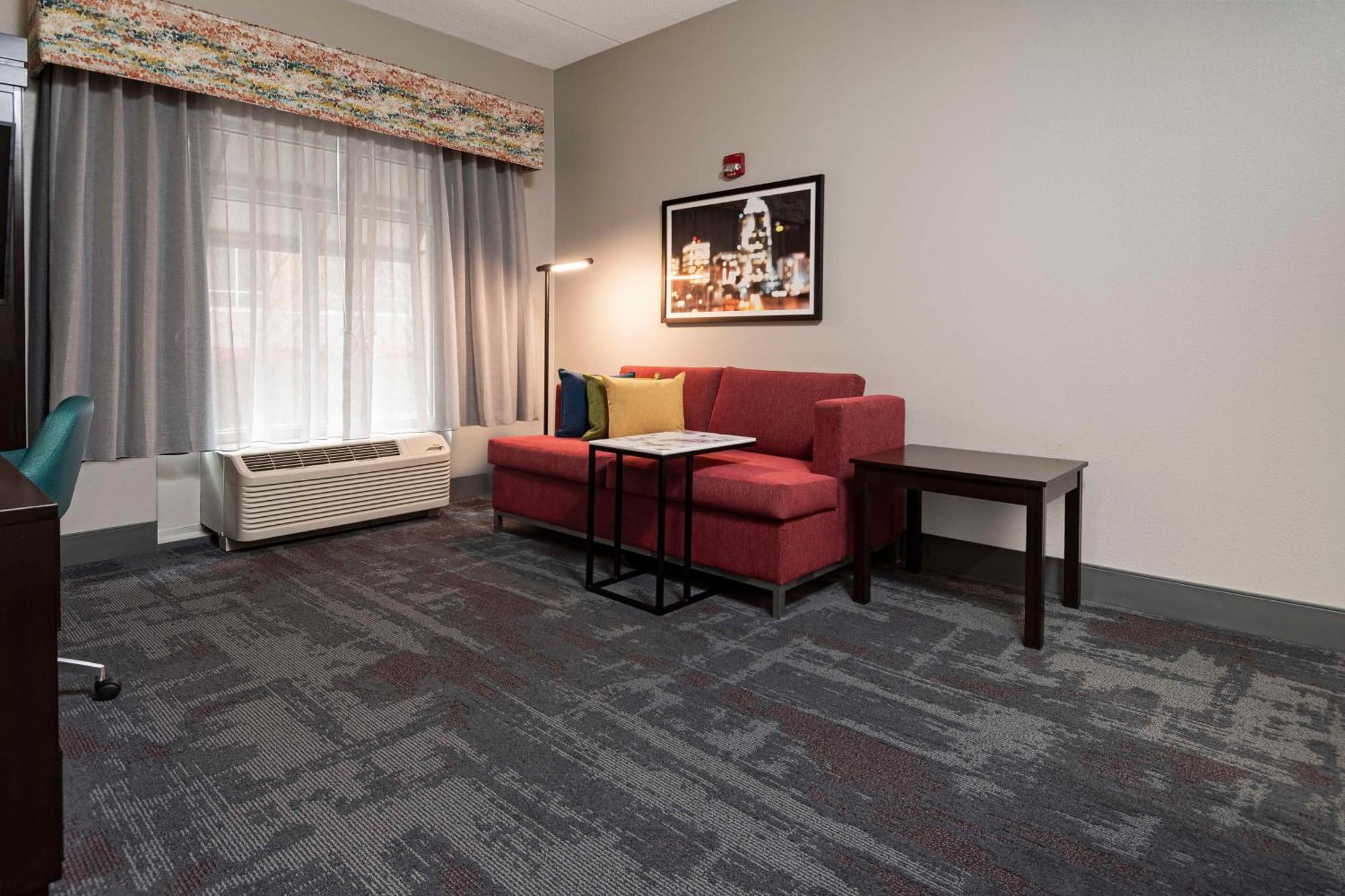 Hampton & - Downtown 3*