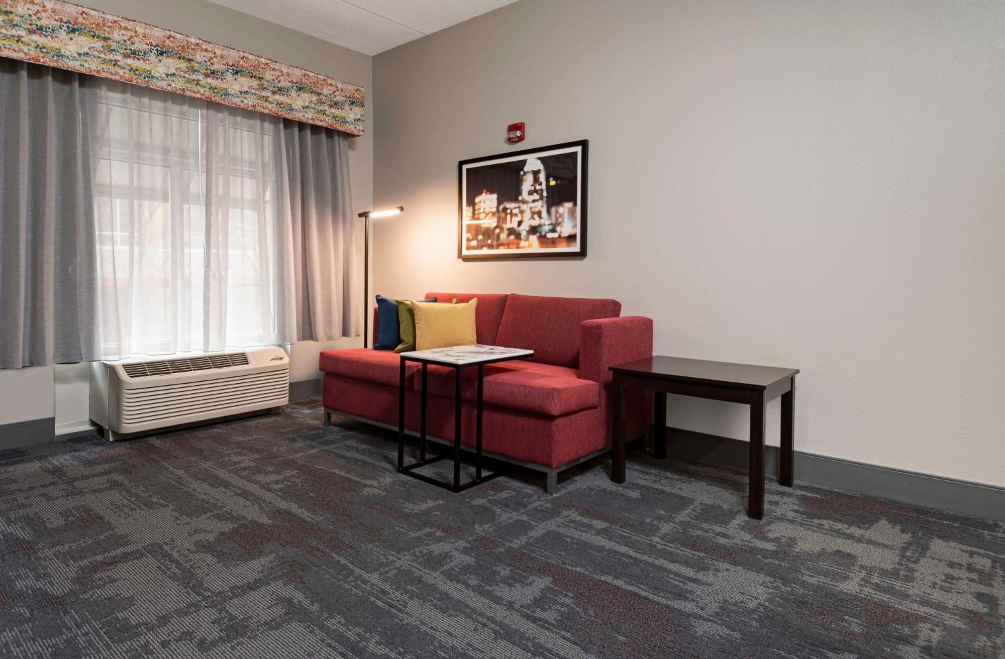 Hampton & - Downtown Hotel