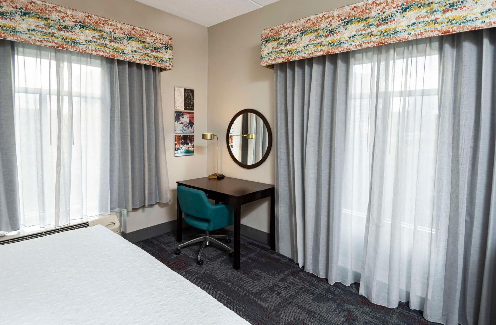 Hotel Hampton & - Downtown 3*