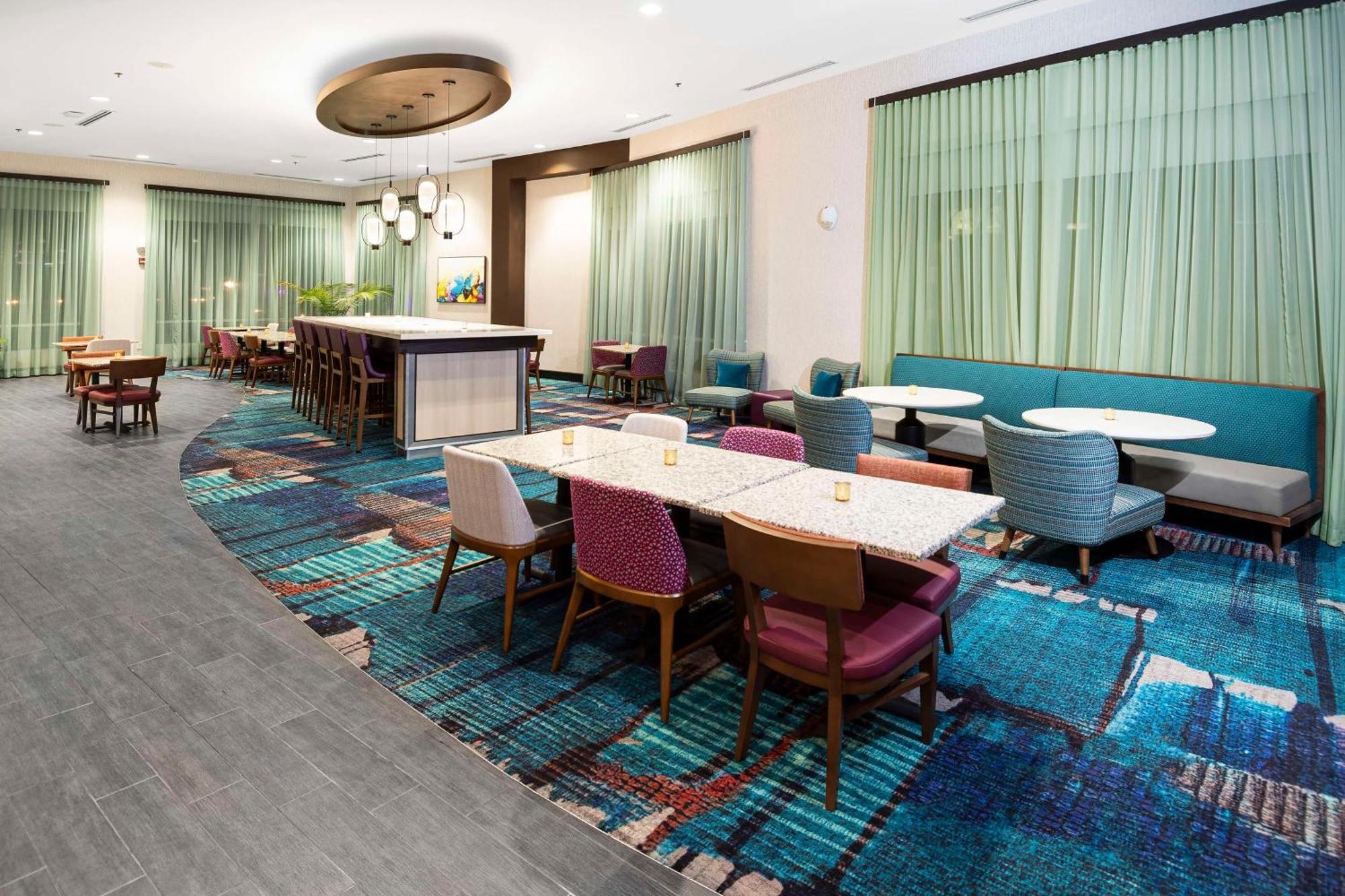 Hampton & - Downtown Hotel 3*
