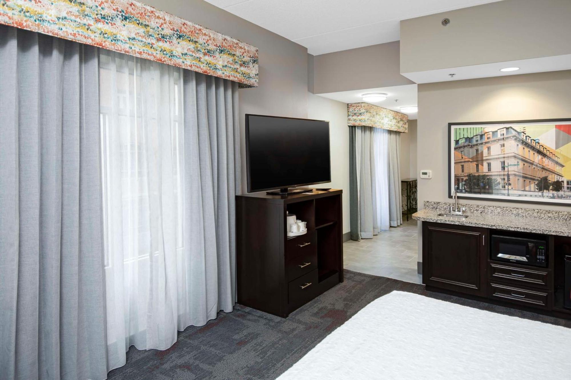 Hotel Hampton & - Downtown 3*