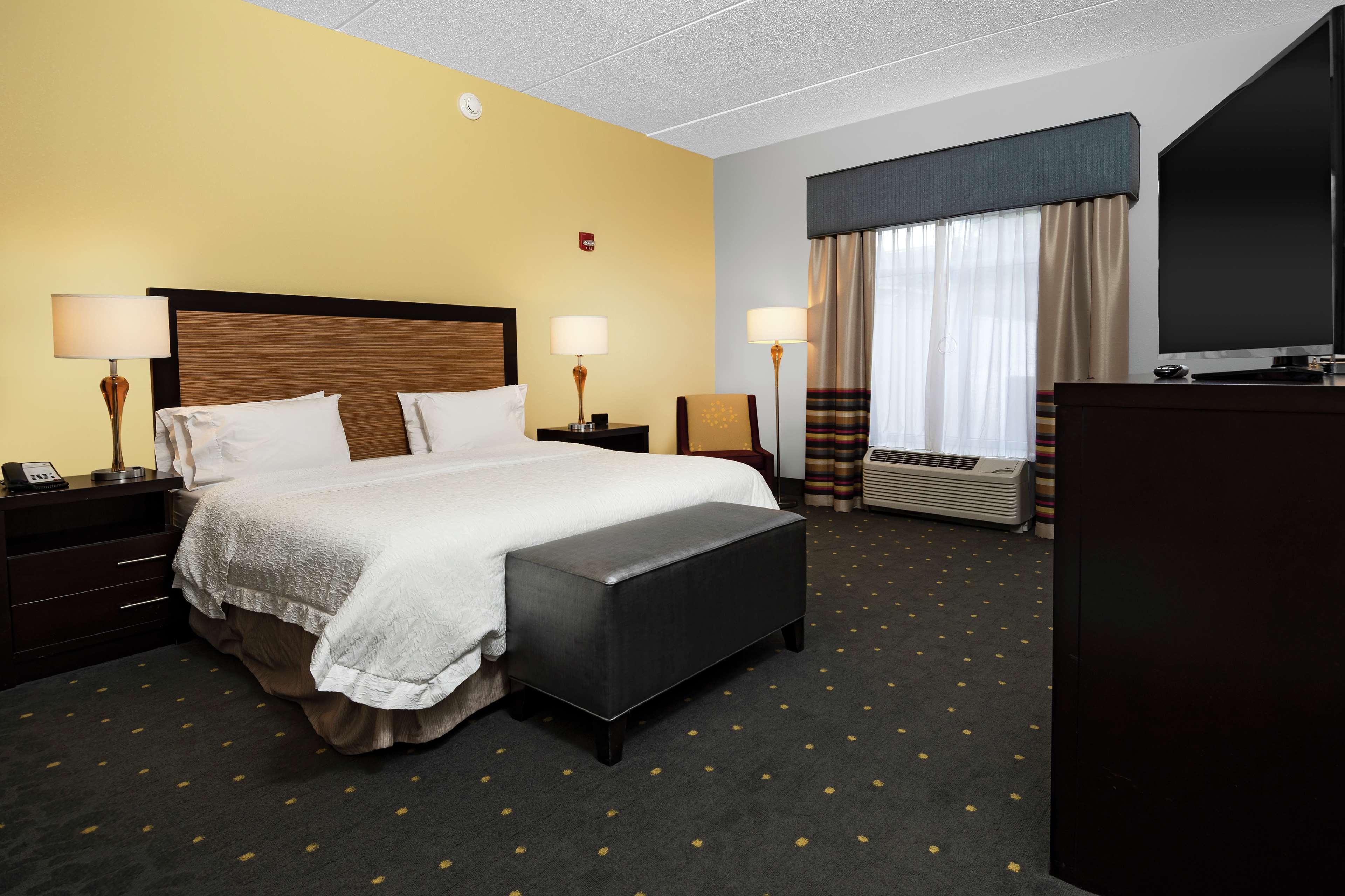 Hampton & - Downtown 3*