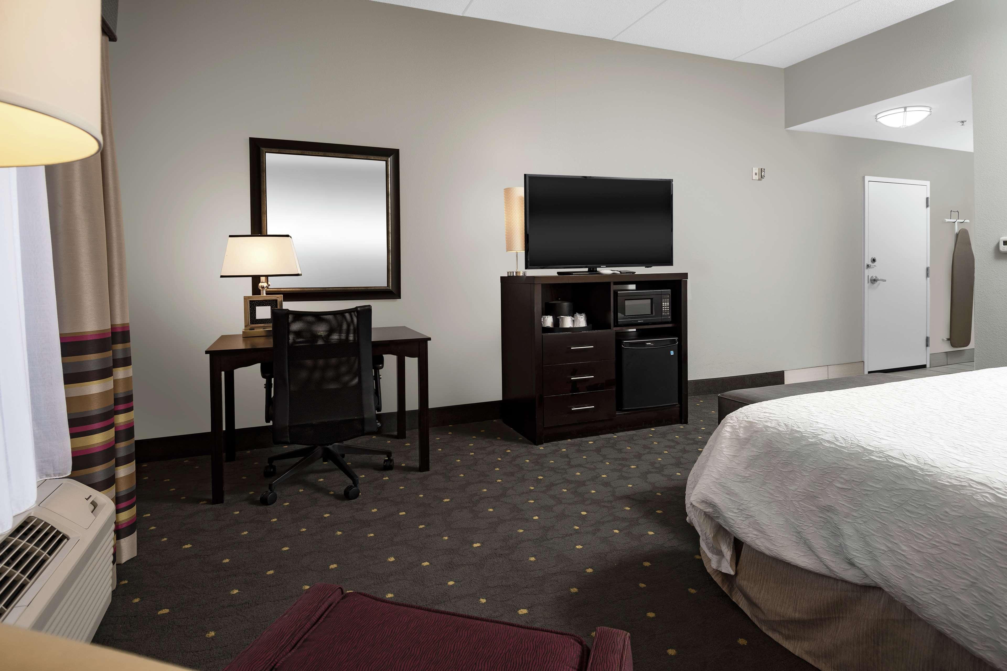 Hotel Hampton & - Downtown Raleigh