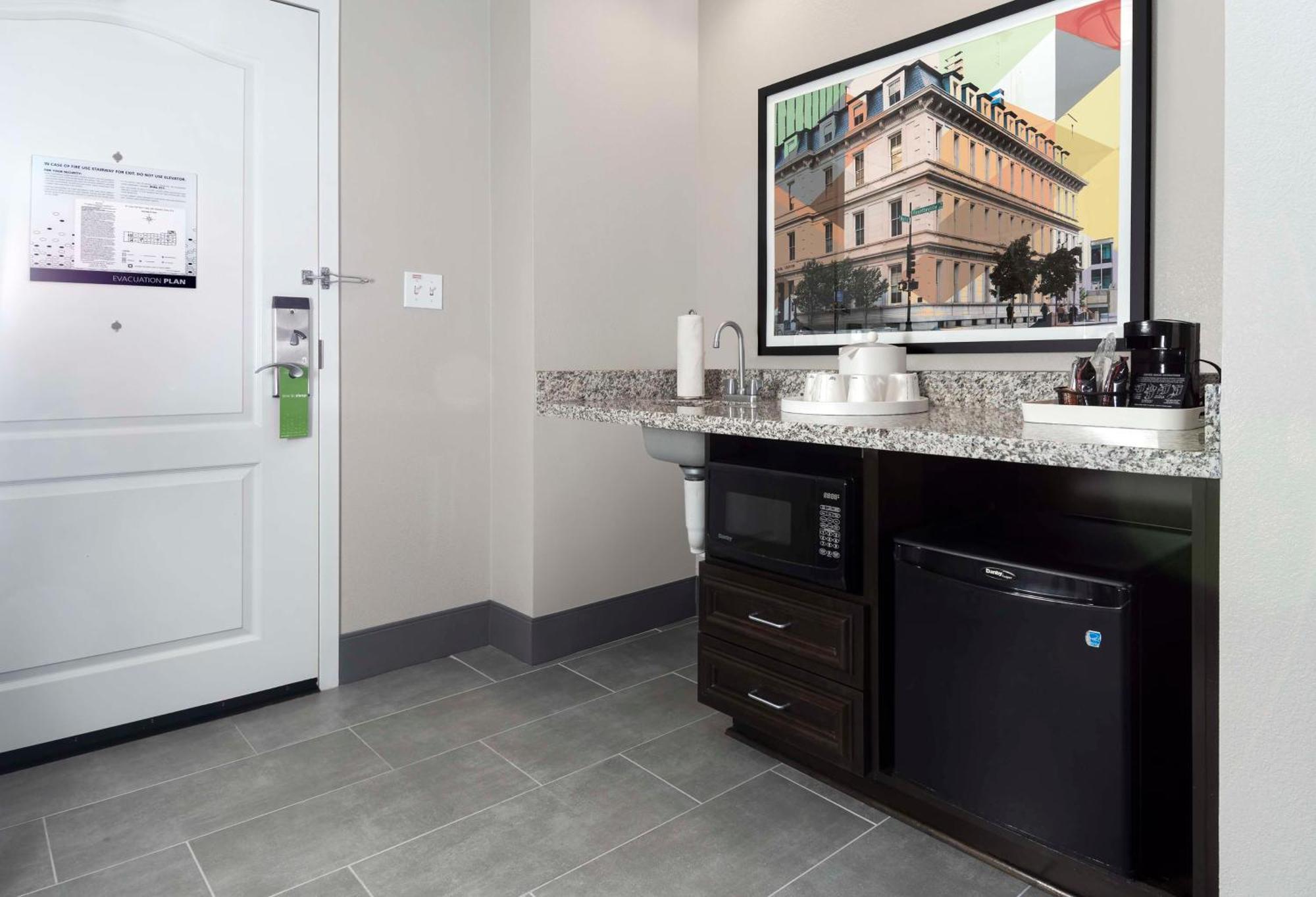 Hampton & - Downtown Hotel 3*