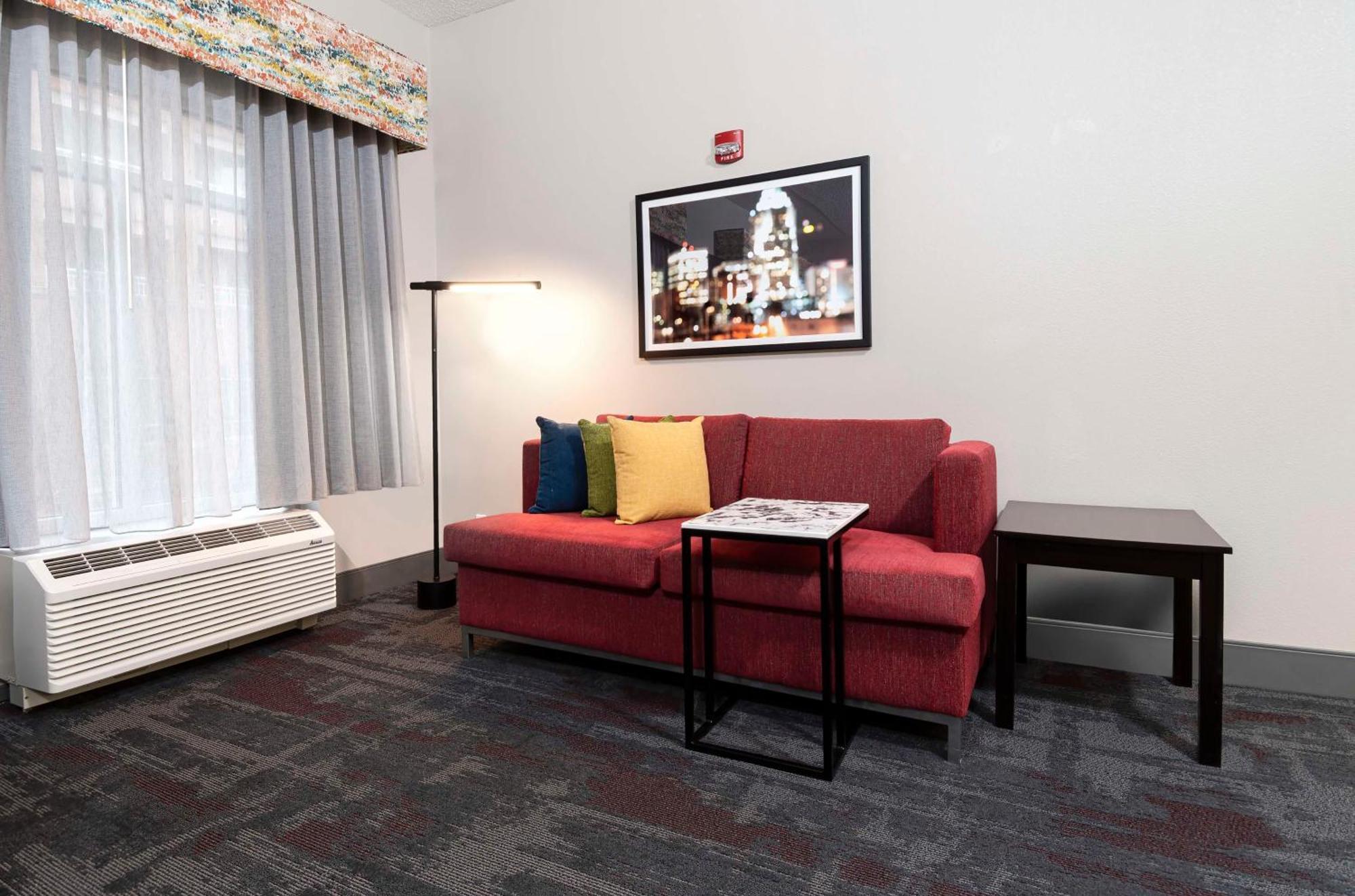 Hampton & - Downtown Hotel 3*