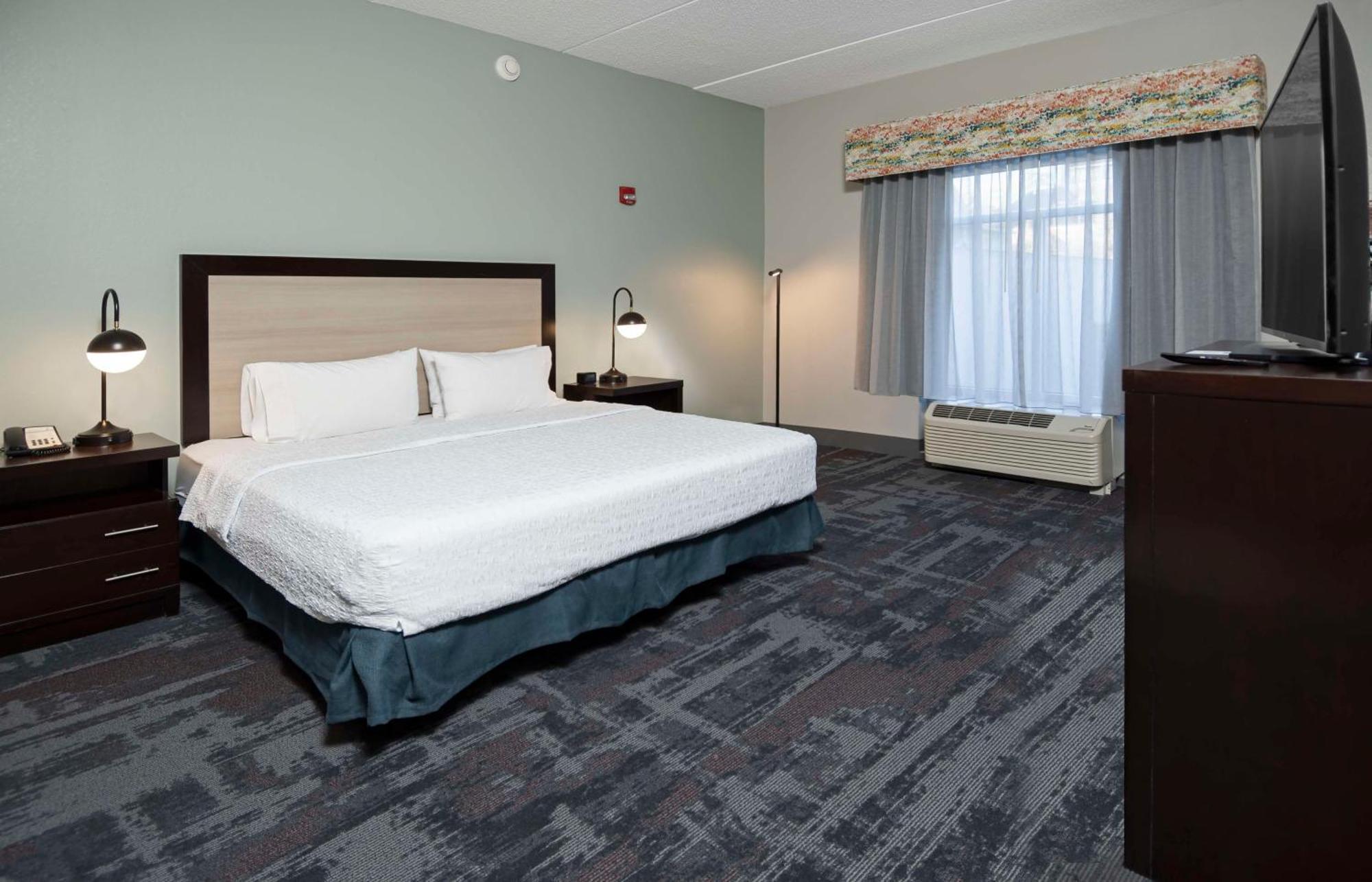 Hotel Hampton & - Downtown Raleigh