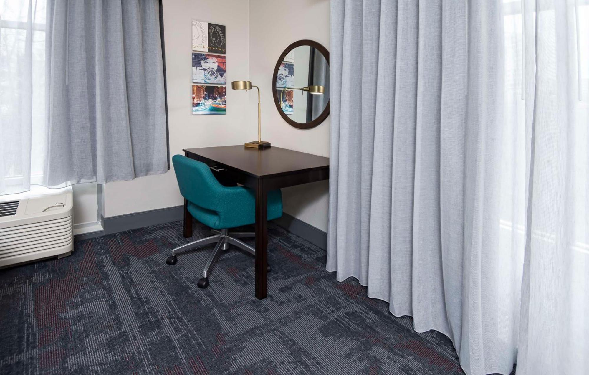 Hotel Hampton & - Downtown 3*