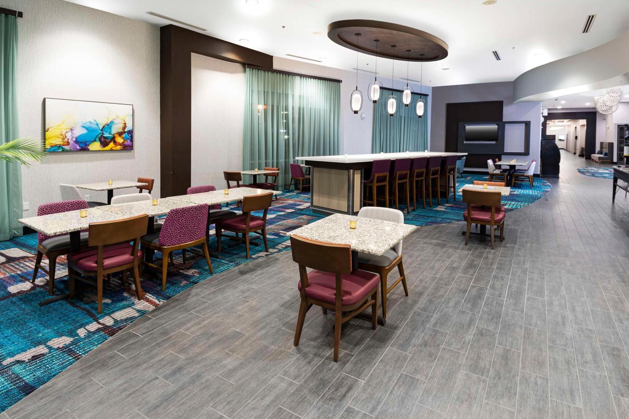 Hampton & - Downtown Hotel
