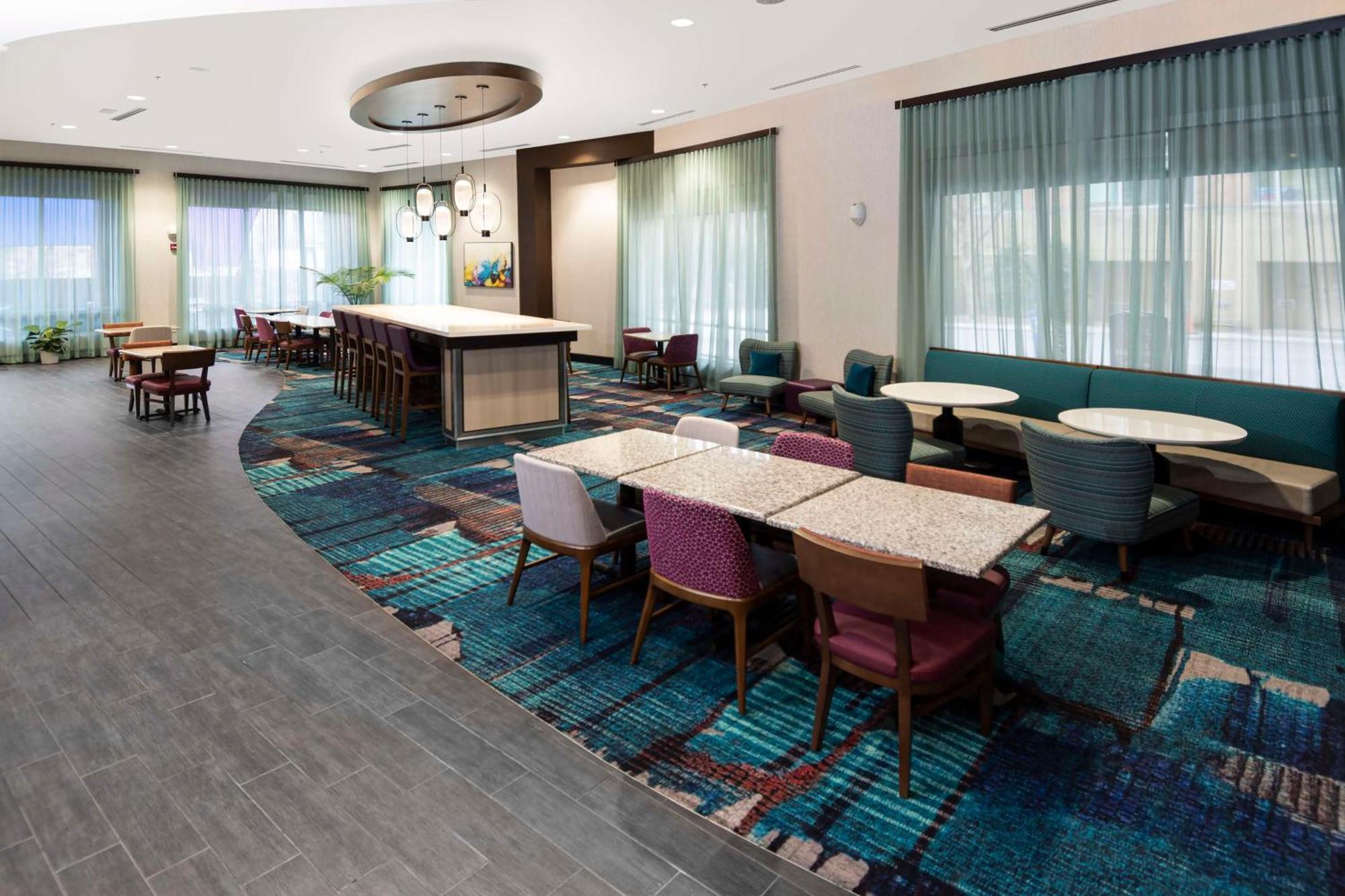 Hampton & - Downtown Hotel 3*