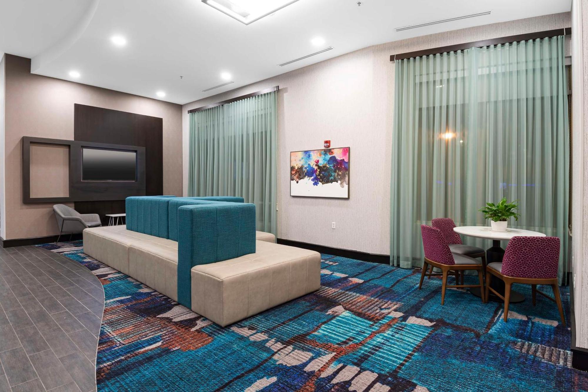 Hampton & - Downtown Hotel Raleigh