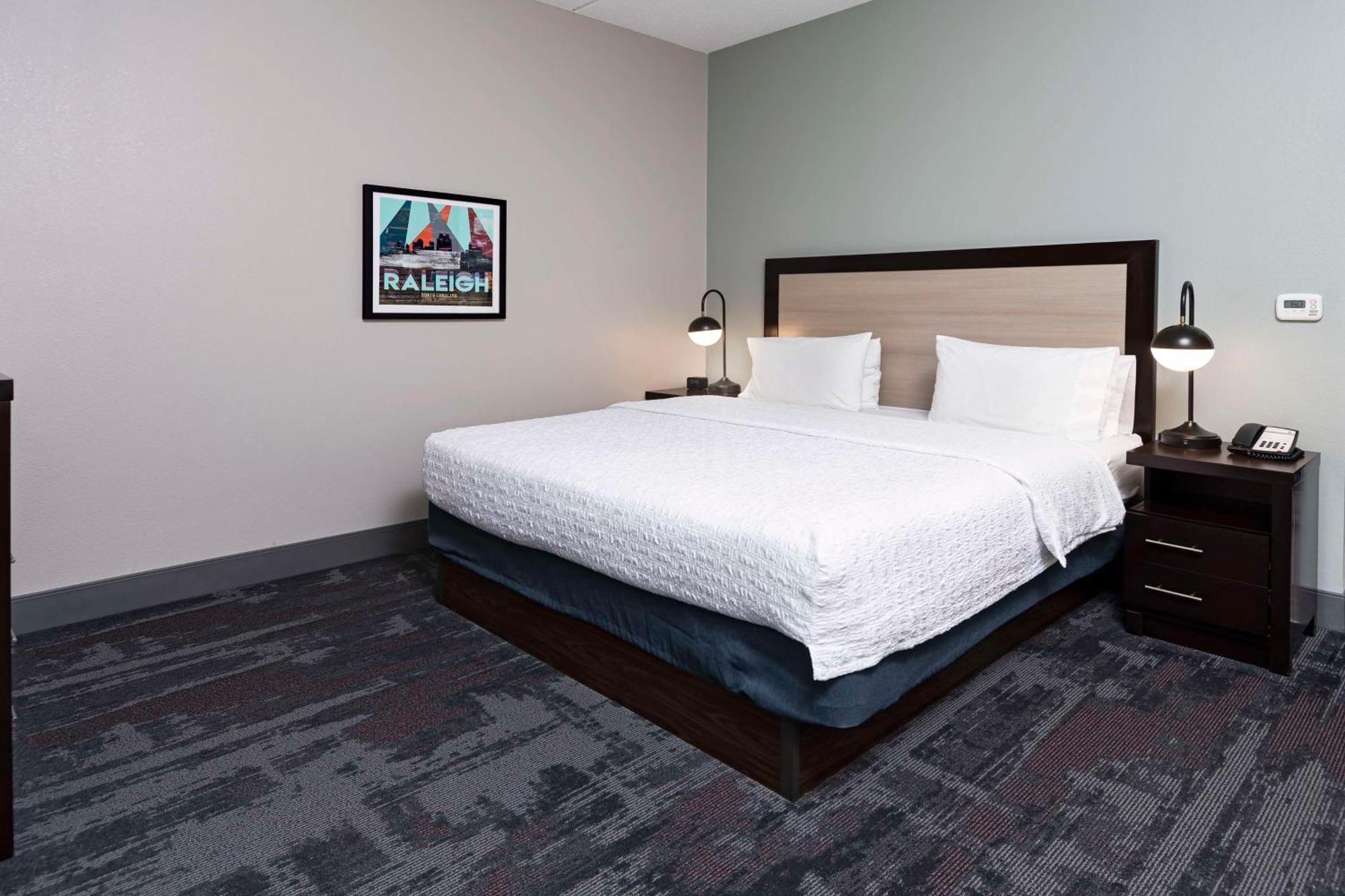 Hampton & - Downtown 3* Raleigh